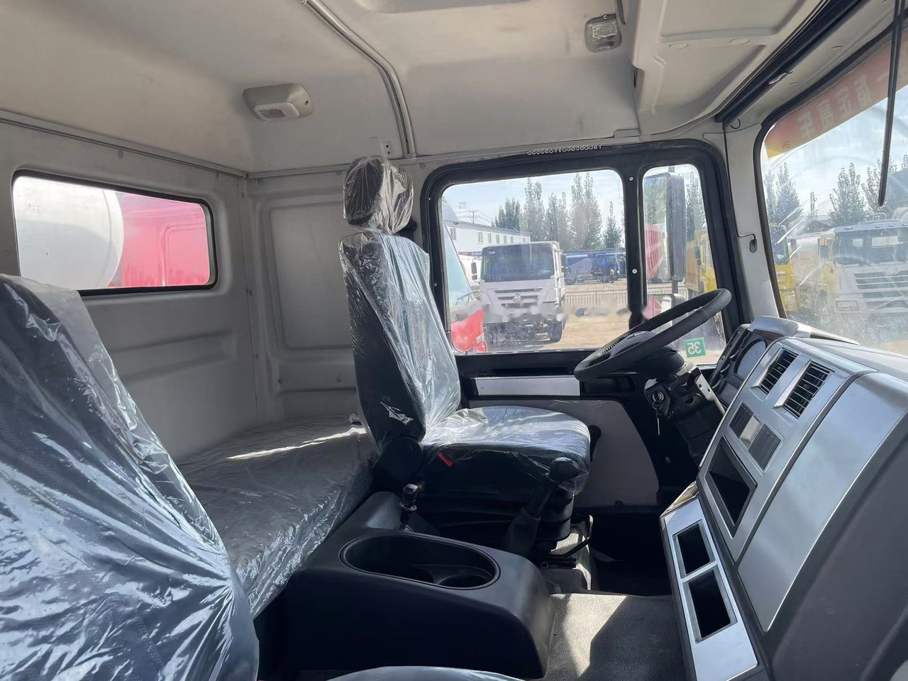 Shacman F3000 Concrete mixer truck - Autodomíchávač: obrázek 2 Shacman F3000 Concrete mixer truck - Autodomíchávač: obrázek 2