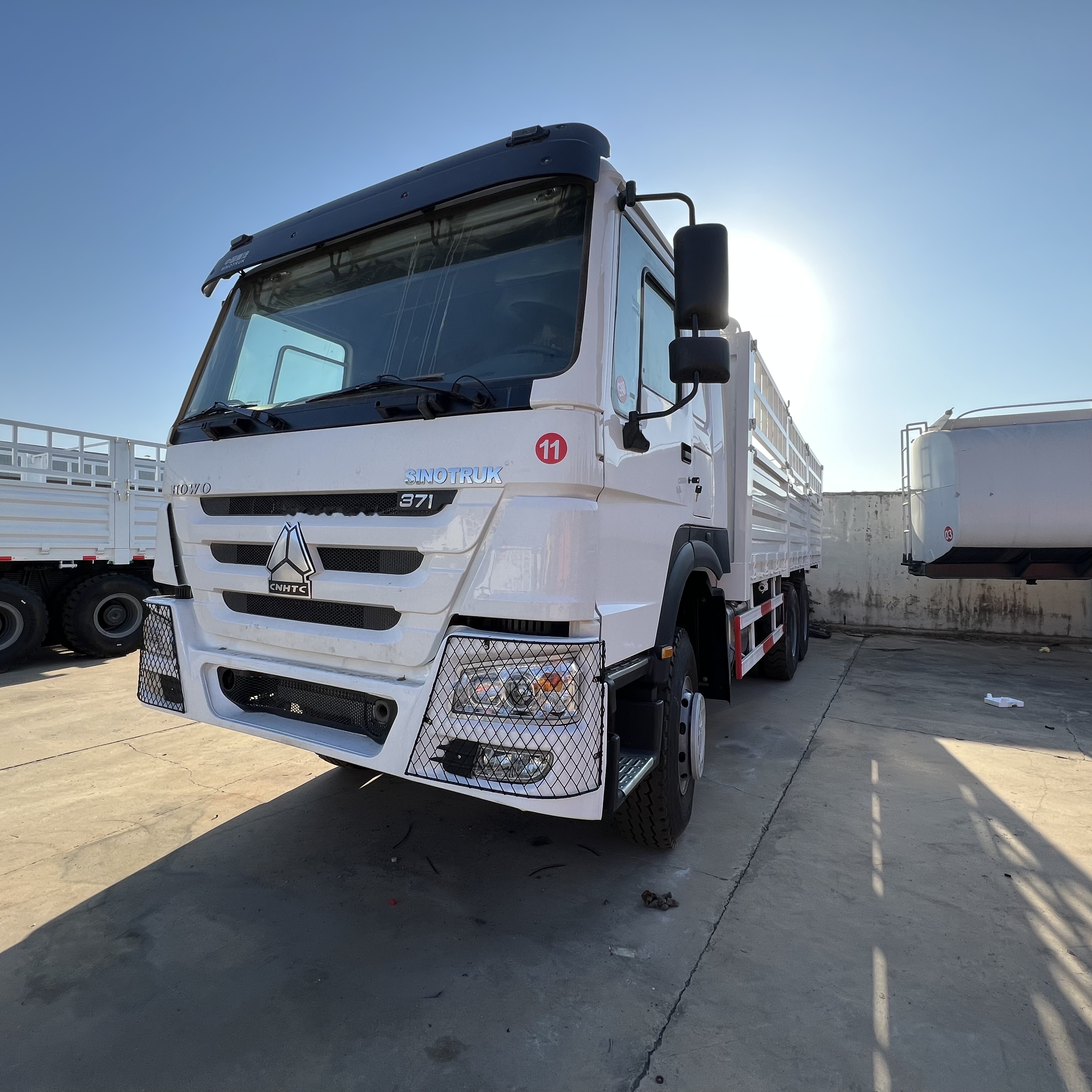 Sinotruk HOWO 371 6*4 Fence Truck - Nákladní automobil valníkový/ Plošinový: obrázek 2 Sinotruk HOWO 371 6*4 Fence Truck - Nákladní automobil valníkový/ Plošinový: obrázek 2
