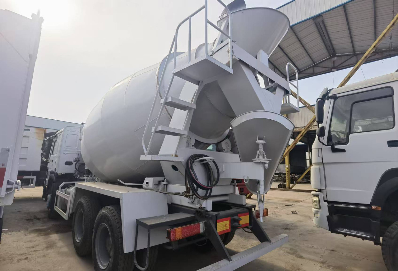 Sinotruk HOWO 371 Concrete mixer truck - Autodomíchávač: obrázek 5 Sinotruk HOWO 371 Concrete mixer truck - Autodomíchávač: obrázek 5