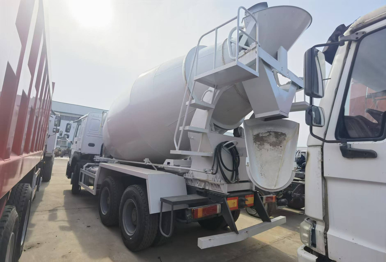 Sinotruk HOWO 371 Concrete mixer truck - Autodomíchávač: obrázek 2 Sinotruk HOWO 371 Concrete mixer truck - Autodomíchávač: obrázek 2