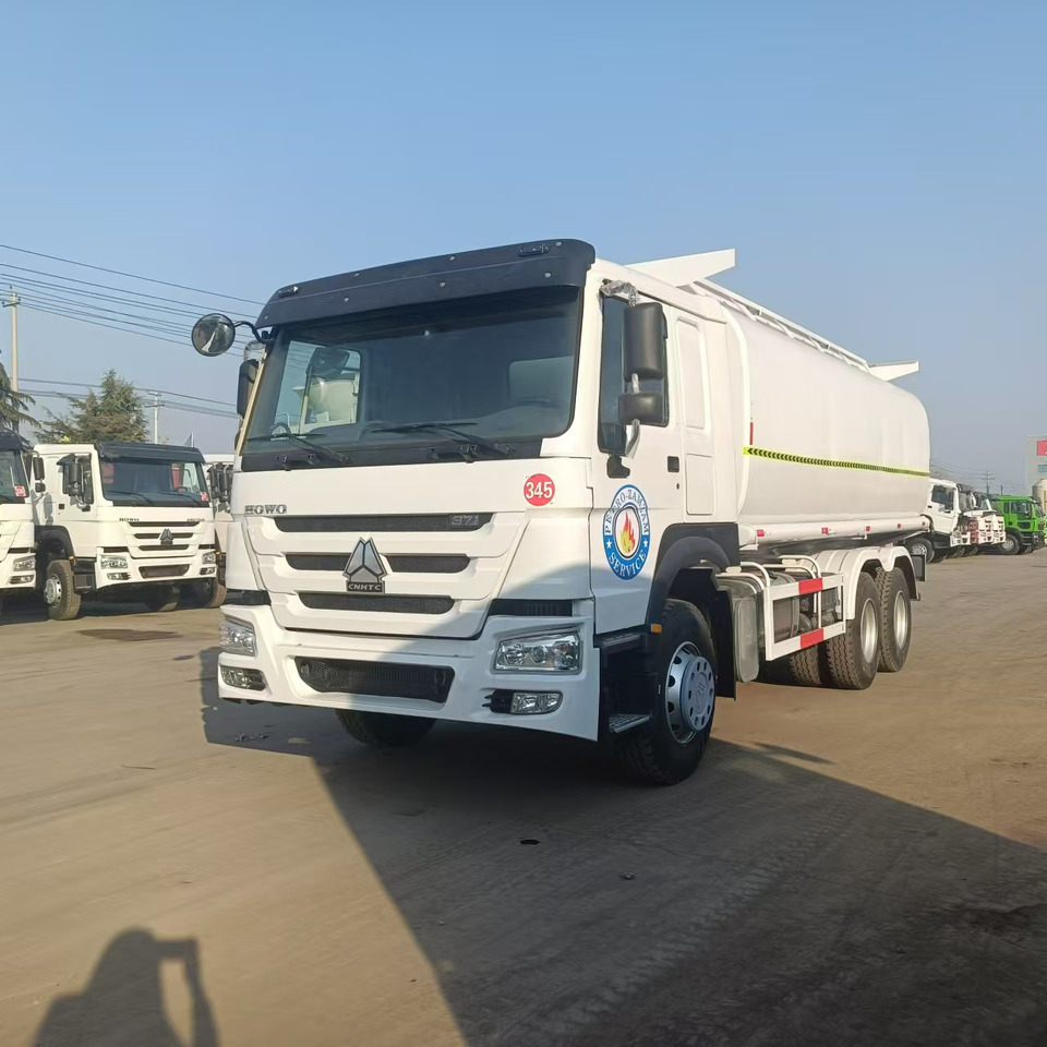 Sinotruk HOWO 371 Tank truck - Cisternové vozidlo: obrázek 3 Sinotruk HOWO 371 Tank truck - Cisternové vozidlo: obrázek 3