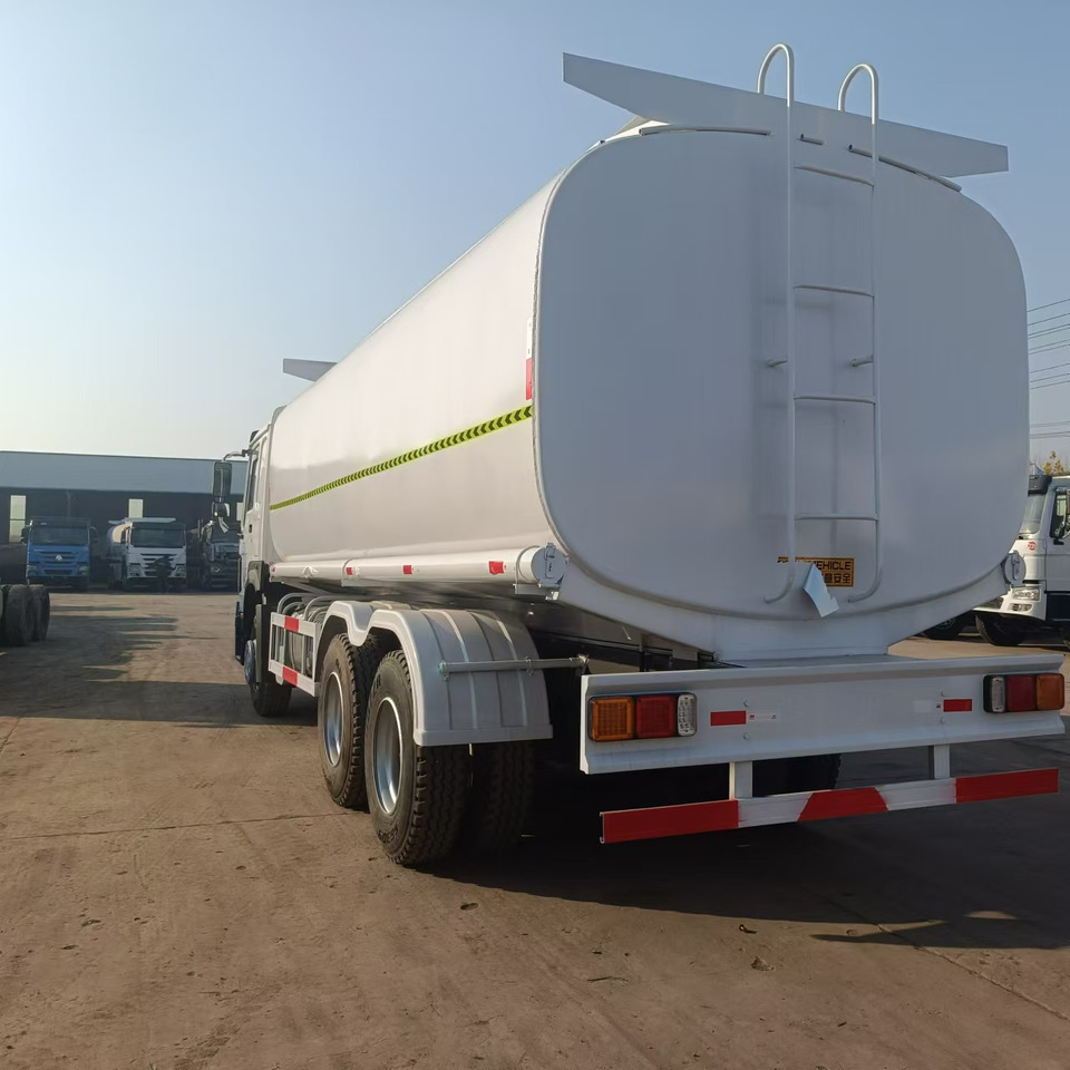 Sinotruk HOWO 371 Tank truck - Cisternové vozidlo: obrázek 4 Sinotruk HOWO 371 Tank truck - Cisternové vozidlo: obrázek 4