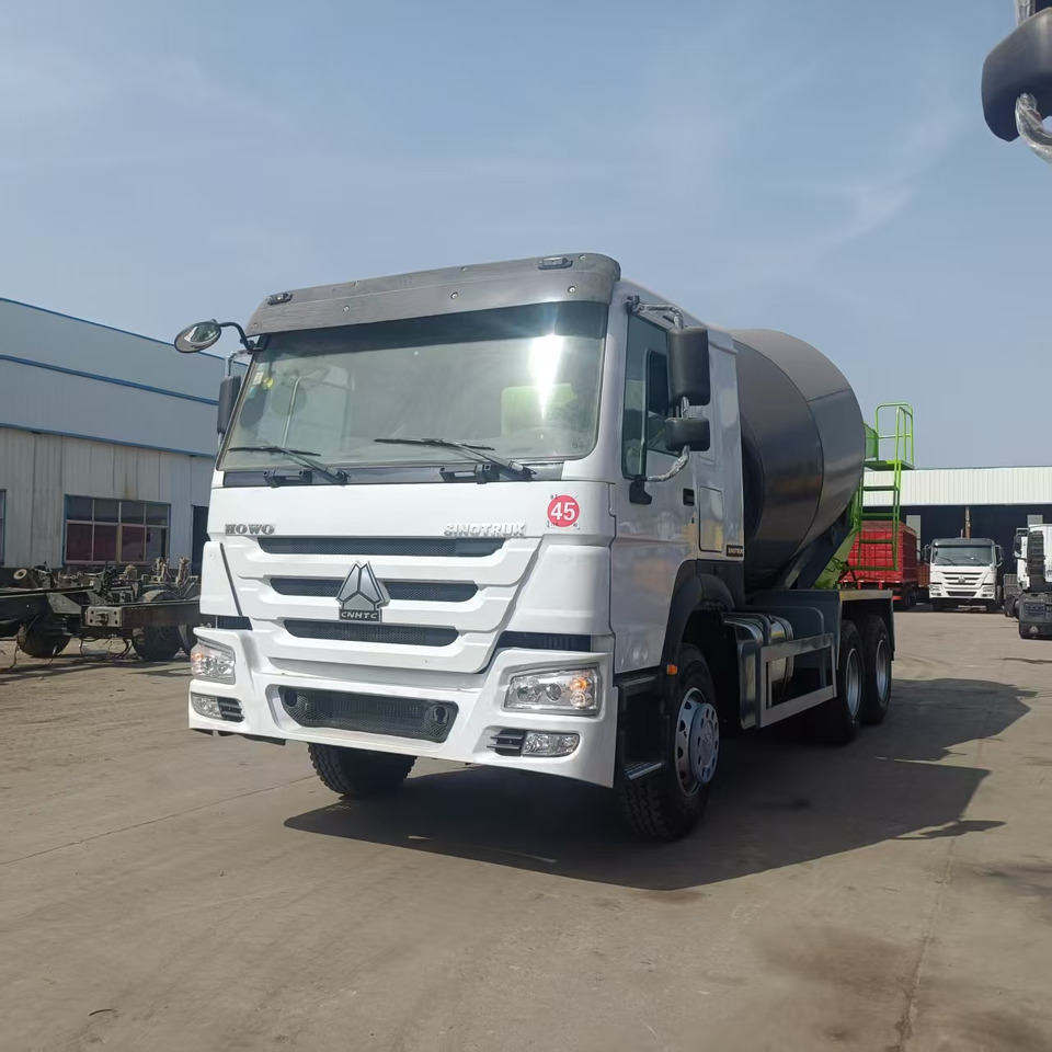 Sinotruk HOWO 6*4 Concrete mixer truck - Autodomíchávač: obrázek 3 Sinotruk HOWO 6*4 Concrete mixer truck - Autodomíchávač: obrázek 3