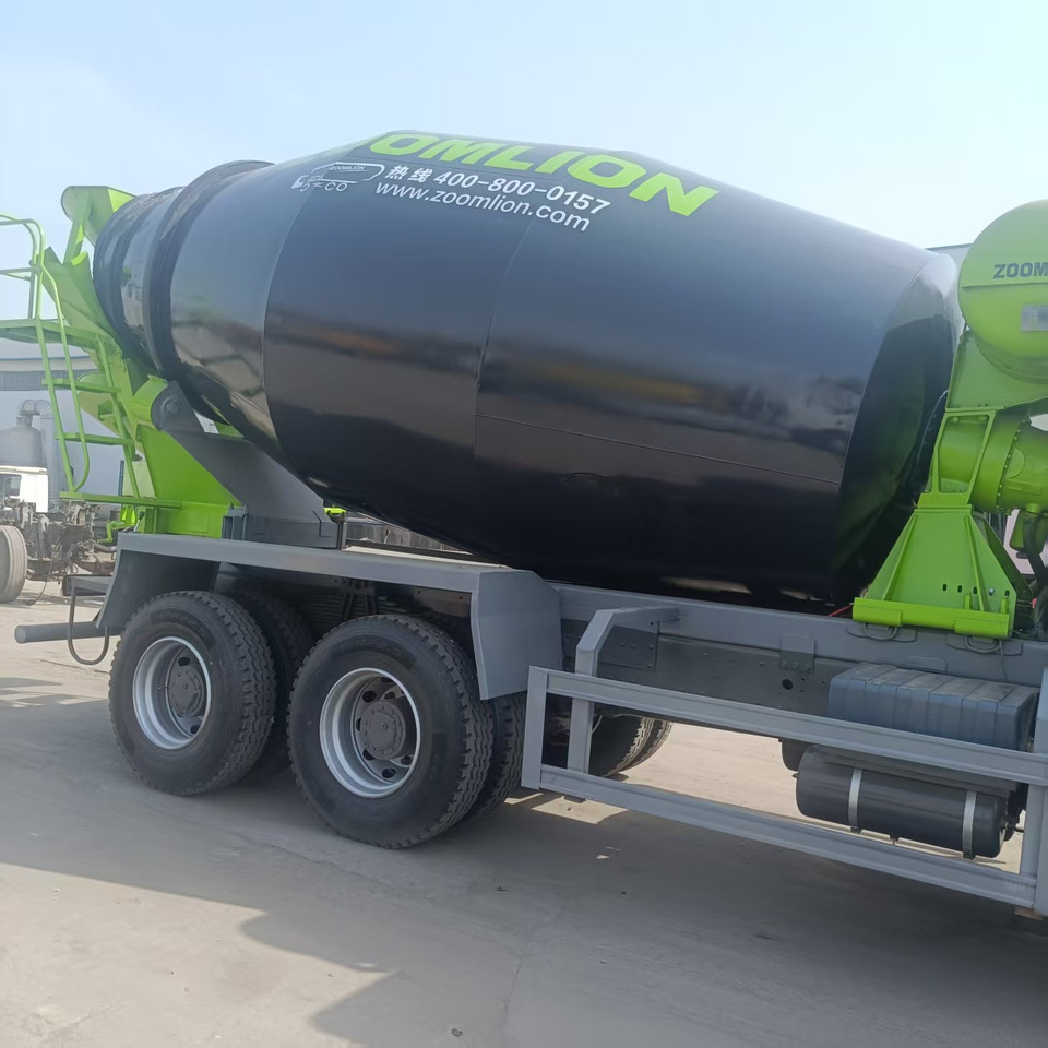 Sinotruk HOWO 6*4 Concrete mixer truck - Autodomíchávač: obrázek 4 Sinotruk HOWO 6*4 Concrete mixer truck - Autodomíchávač: obrázek 4