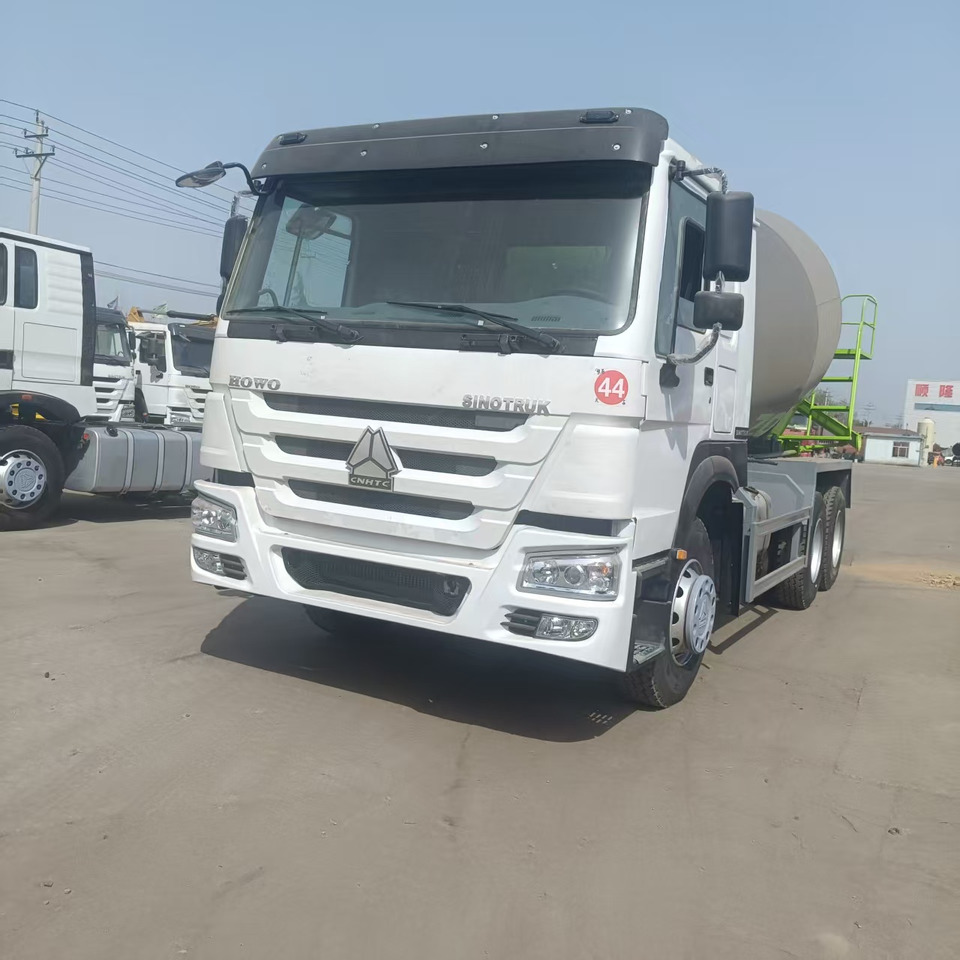 Sinotruk HOWO 6*4 Concrete mixer truck - Autodomíchávač: obrázek 2 Sinotruk HOWO 6*4 Concrete mixer truck - Autodomíchávač: obrázek 2