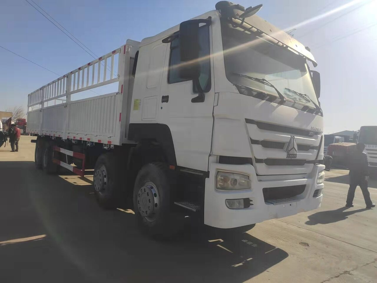 Sinotruk HOWO 8*4 Dump truck - Nákladní automobil valníkový/ Plošinový: obrázek 4 Sinotruk HOWO 8*4 Dump truck - Nákladní automobil valníkový/ Plošinový: obrázek 4