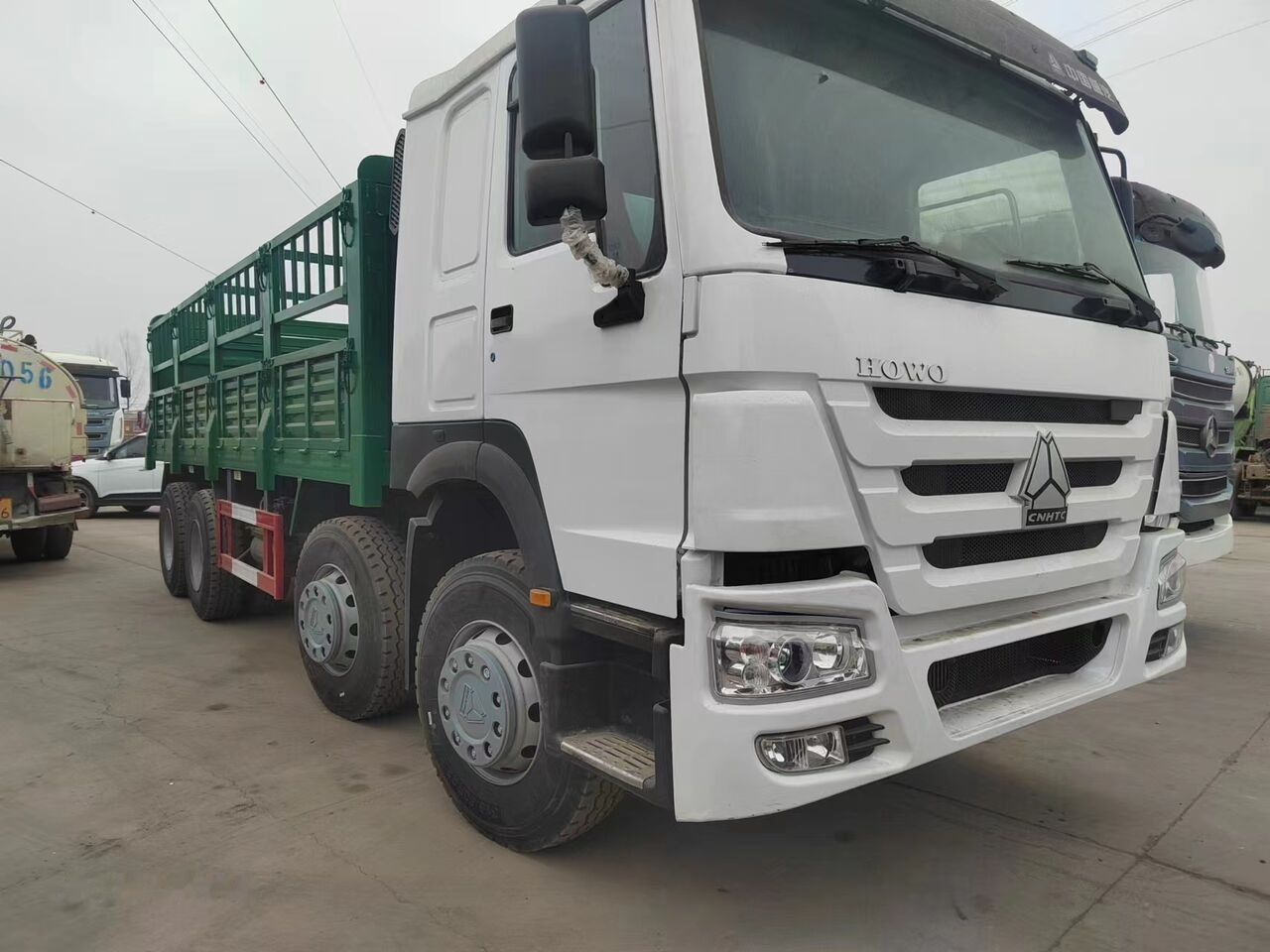 Sinotruk HOWO 8*4 Fence Truck - Nákladní automobil valníkový/ Plošinový: obrázek 2 Sinotruk HOWO 8*4 Fence Truck - Nákladní automobil valníkový/ Plošinový: obrázek 2