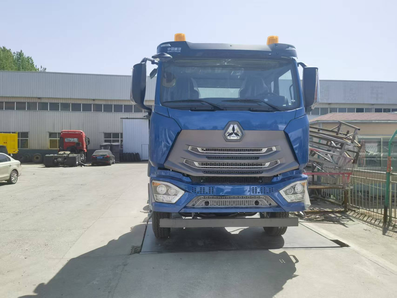 Sinotruk HOHAN 6*4 tractor - Tahač: obrázek 2 Sinotruk HOHAN 6*4 tractor - Tahač: obrázek 2