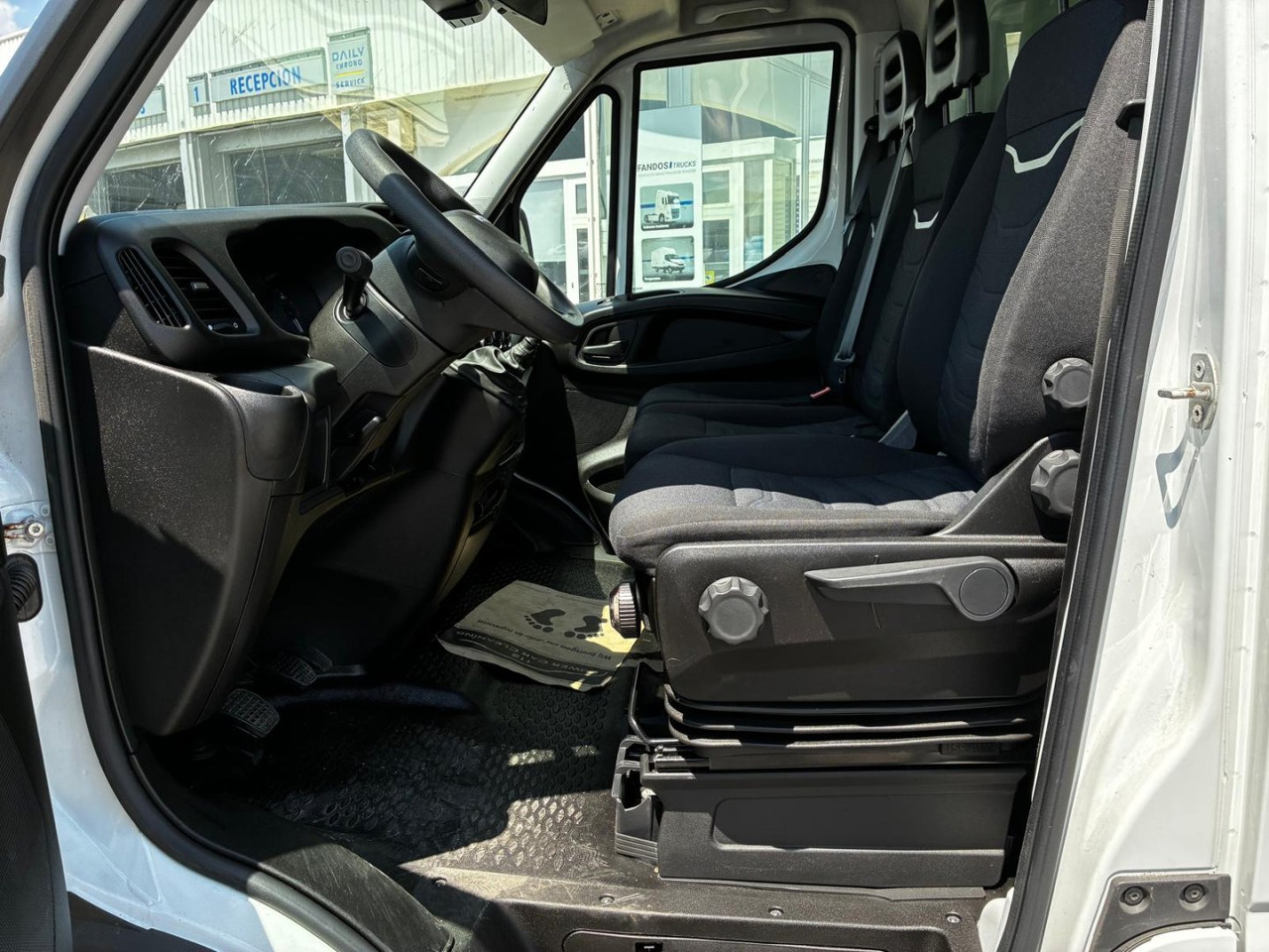 Dodávka skřín Caja cerrada IVECO 35C16 20m3: obrázek 7