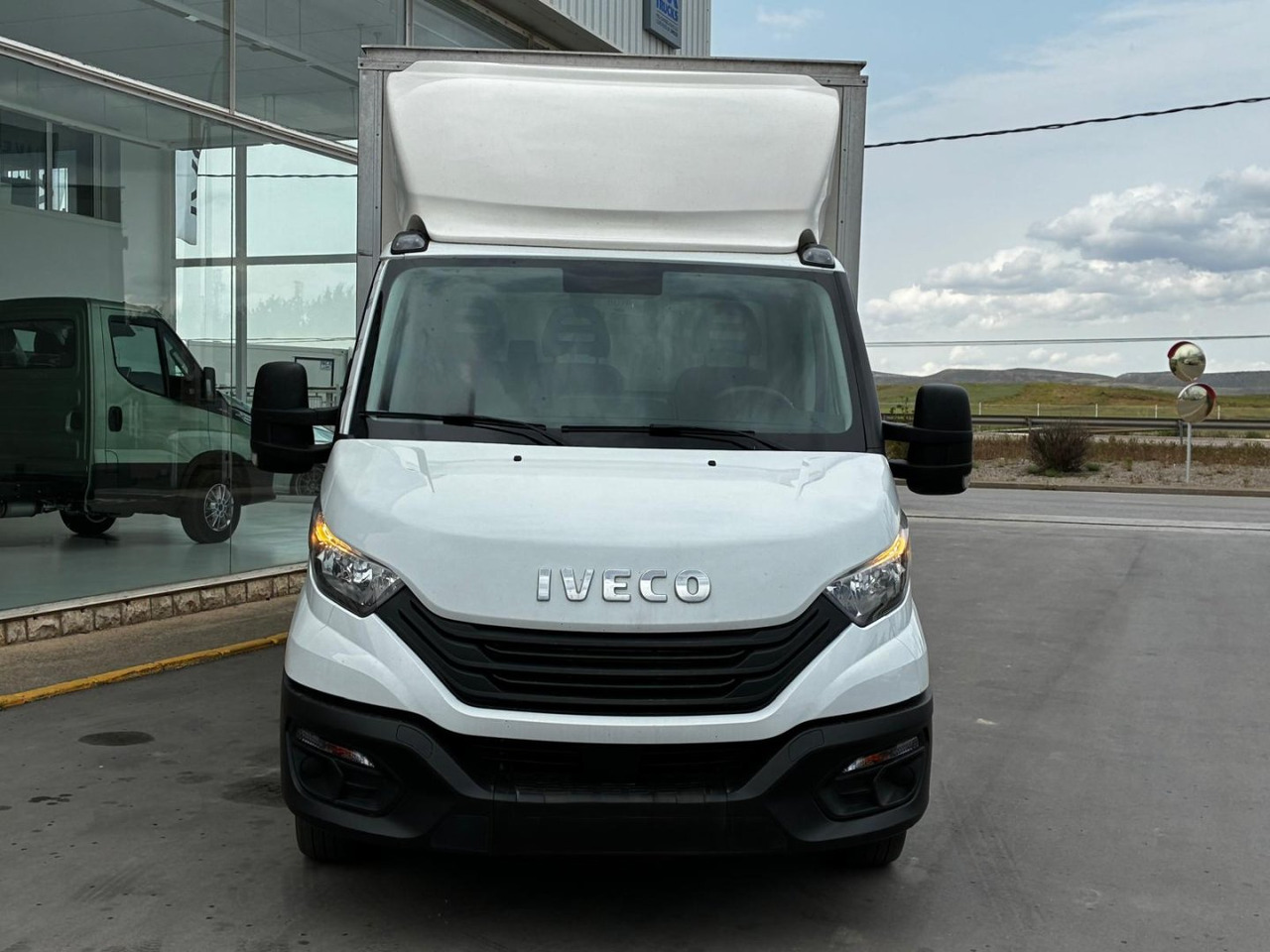 Caja cerrada IVECO 35C16 3.0 20m3 - Dodávka skřín: obrázek 2 Caja cerrada IVECO 35C16 3.0 20m3 - Dodávka skřín: obrázek 2