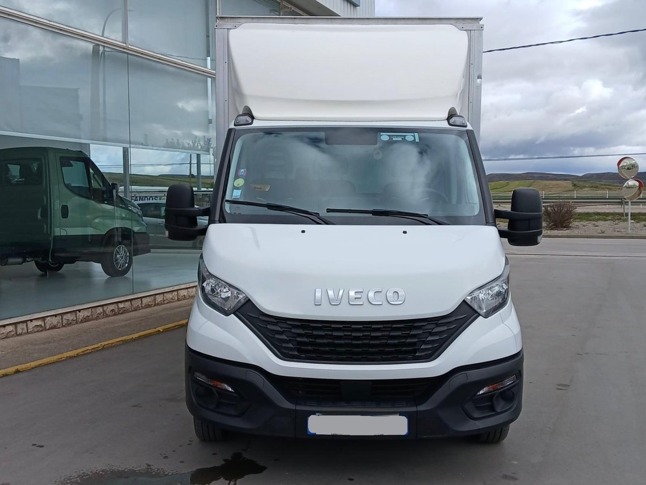 Caja cerrada IVECO 35C16 3.0 20m3 - Dodávka skřín: obrázek 2 Caja cerrada IVECO 35C16 3.0 20m3 - Dodávka skřín: obrázek 2