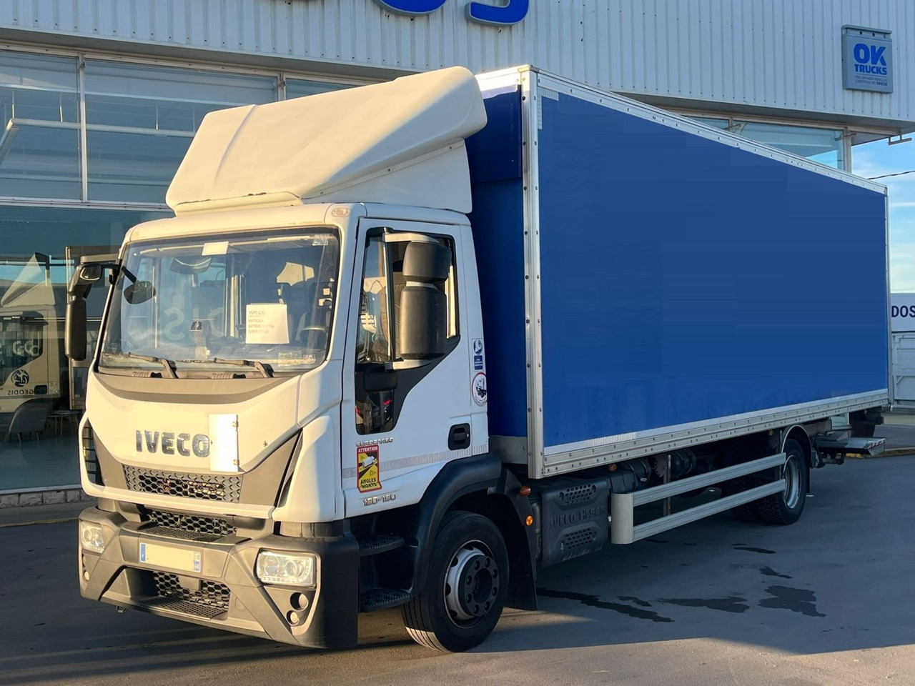 Caja cerrada IVECO Eurocargo ML 120 E19 P - Skříňový nákladní auto: obrázek 1 Caja cerrada IVECO Eurocargo ML 120 E19 P - Skříňový nákladní auto: obrázek 1
