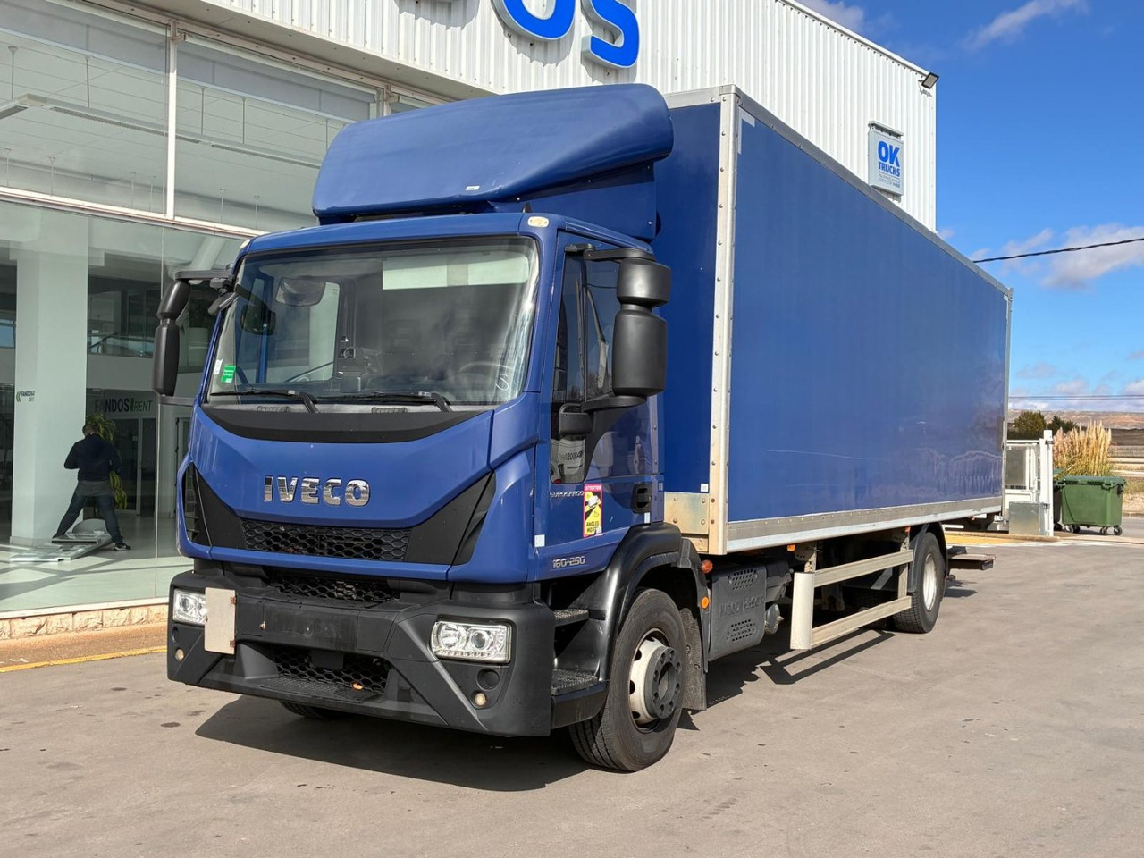 Caja cerrada IVECO Eurocargo ML 160 E25 - Skříňový nákladní auto: obrázek 1 Caja cerrada IVECO Eurocargo ML 160 E25 - Skříňový nákladní auto: obrázek 1