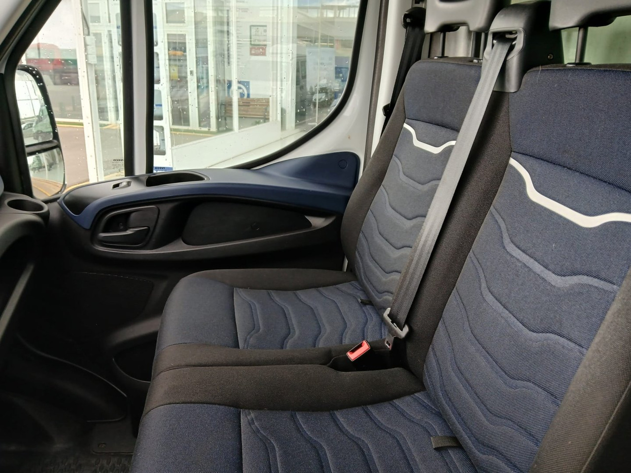 Dodávka skřín Caja cerrada con plataforma elevadora IVECO 35C16  20m3 Automática: obrázek 8