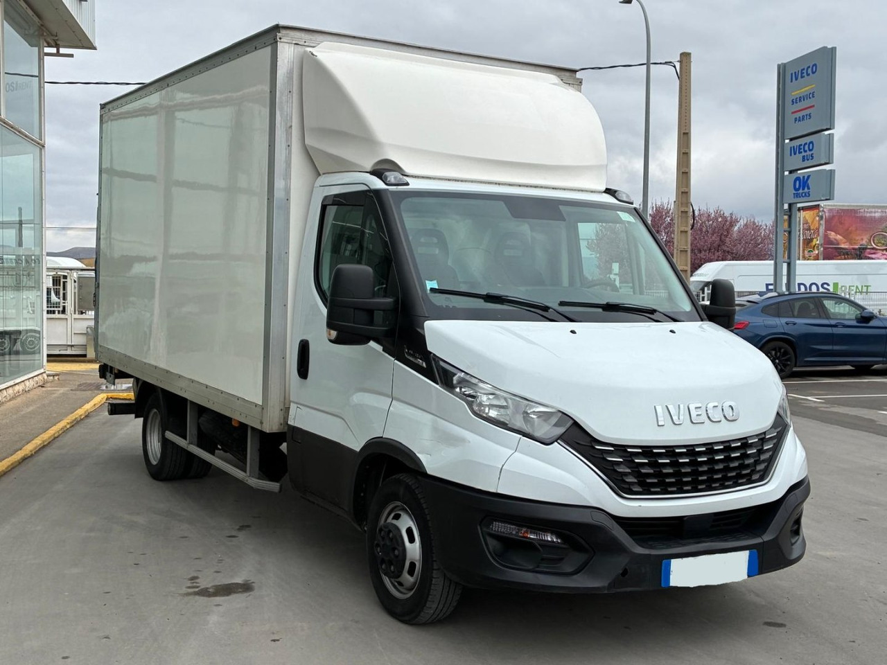 Caja cerrada con plataforma elevadora IVECO 35C16 20m3 Automática - Dodávka skřín: obrázek 3 Caja cerrada con plataforma elevadora IVECO 35C16 20m3 Automática - Dodávka skřín: obrázek 3