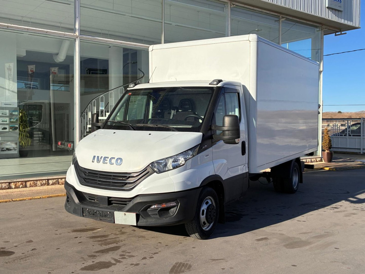 Caja cerrada con plataforma elevadora IVECO 35C16 20m3 - Dodávka skřín: obrázek 1 Caja cerrada con plataforma elevadora IVECO 35C16 20m3 - Dodávka skřín: obrázek 1