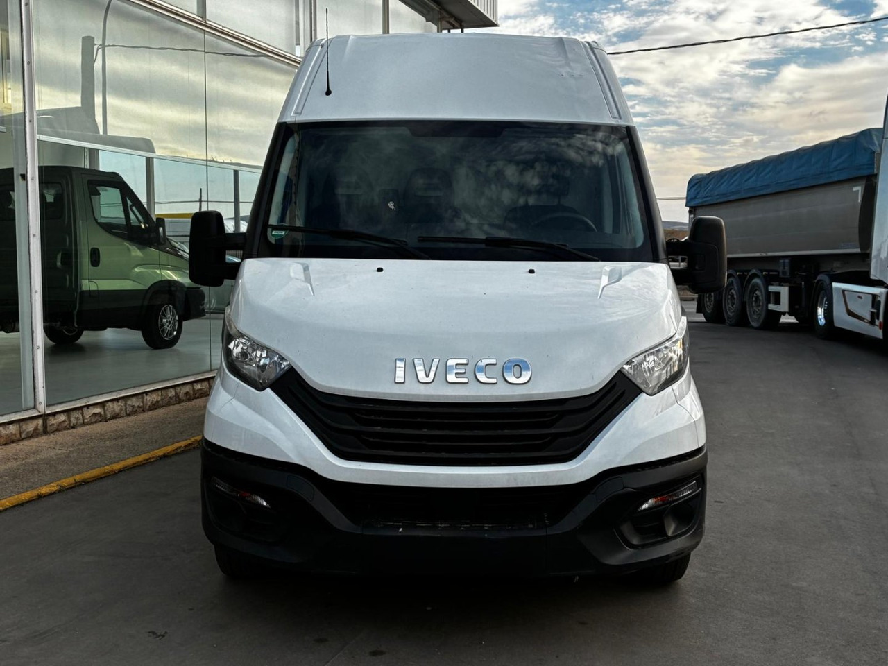 Furgón IVECO 35S14 V 16m3 - Furgon: obrázek 2 Furgón IVECO 35S14 V 16m3 - Furgon: obrázek 2