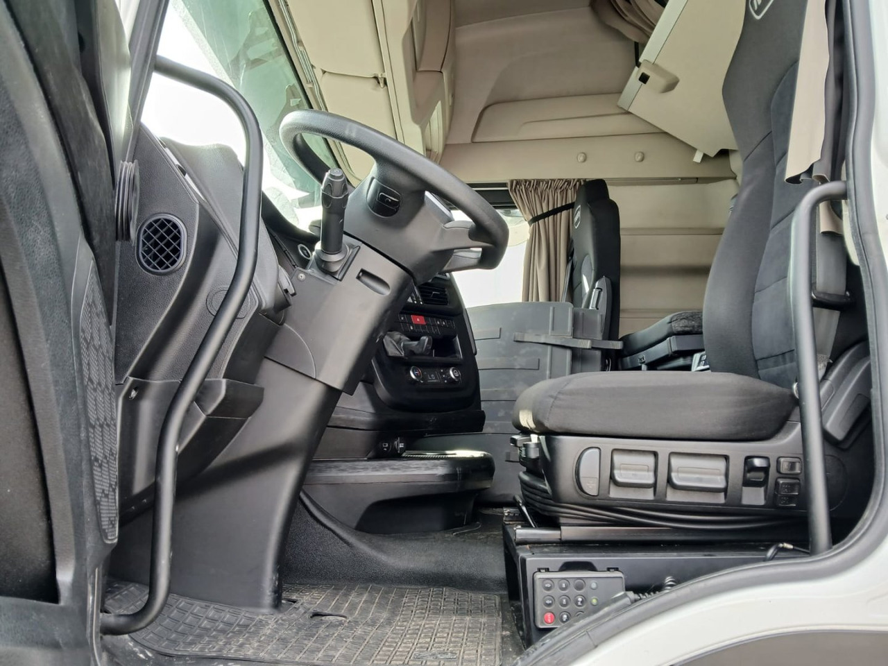 Cabeza Tractora IVECO 460 AUTOMATICO INTARDER ADR - Tahač: obrázek 5 Cabeza Tractora IVECO 460 AUTOMATICO INTARDER ADR - Tahač: obrázek 5