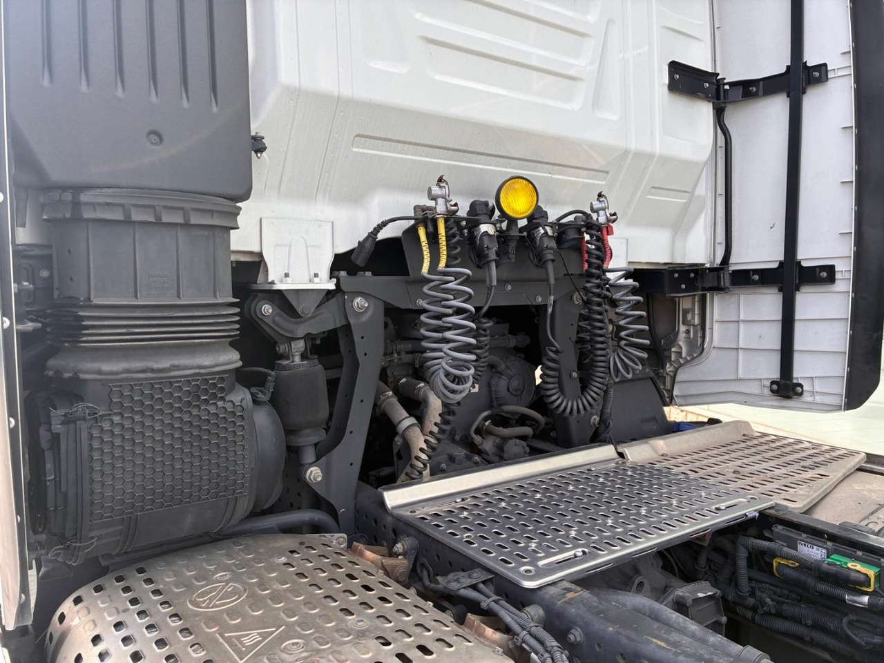 Cabeza Tractora IVECO S-WAY 510 AUTOMATICO CON INTARDER - Tahač: obrázek 5 Cabeza Tractora IVECO S-WAY 510 AUTOMATICO CON INTARDER - Tahač: obrázek 5