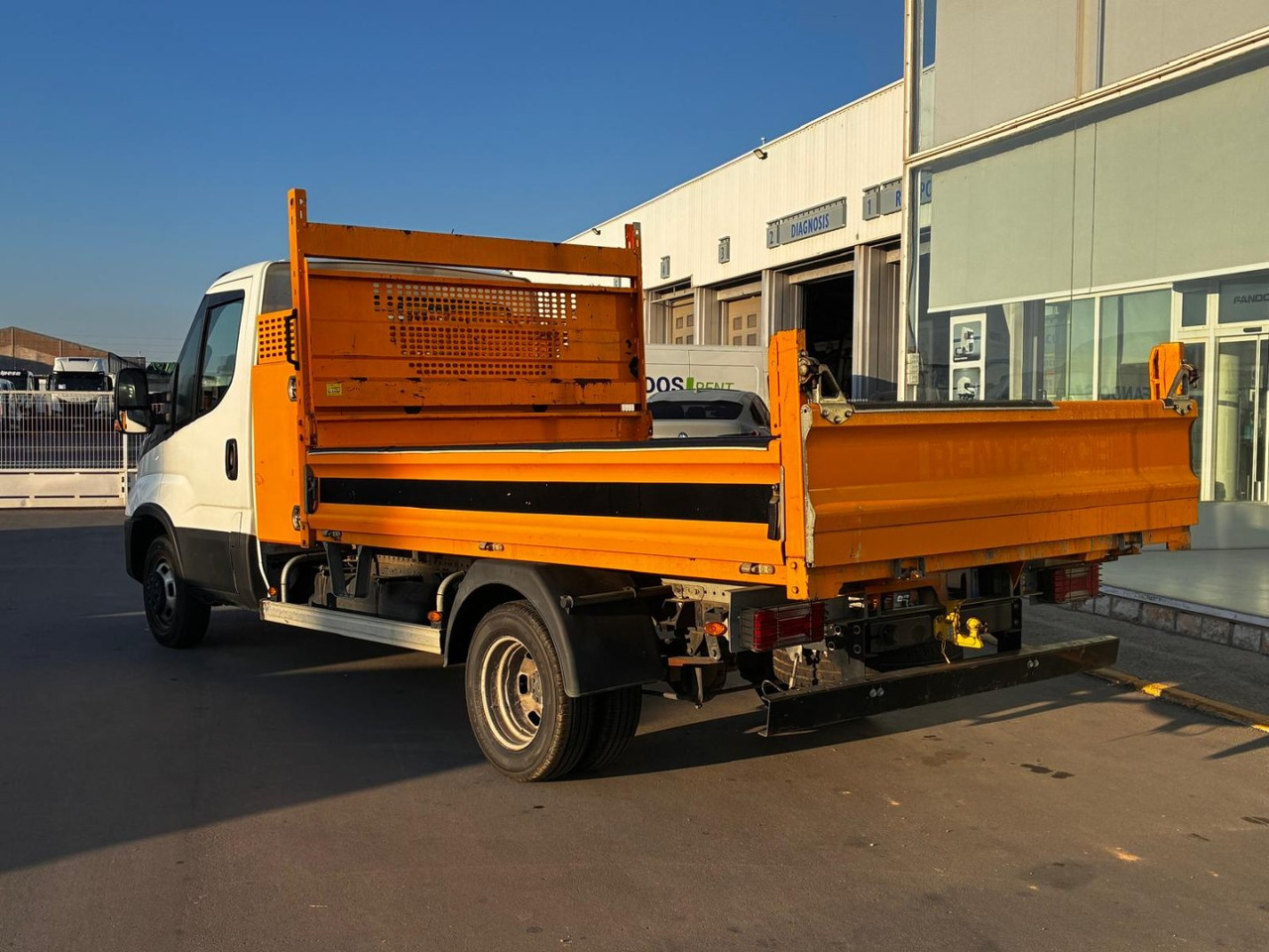 Volquete/Dumper IVECO 35C14 CAJA BASCULANTE - Dodávka sklápěč: obrázek 4 Volquete/Dumper IVECO 35C14 CAJA BASCULANTE - Dodávka sklápěč: obrázek 4