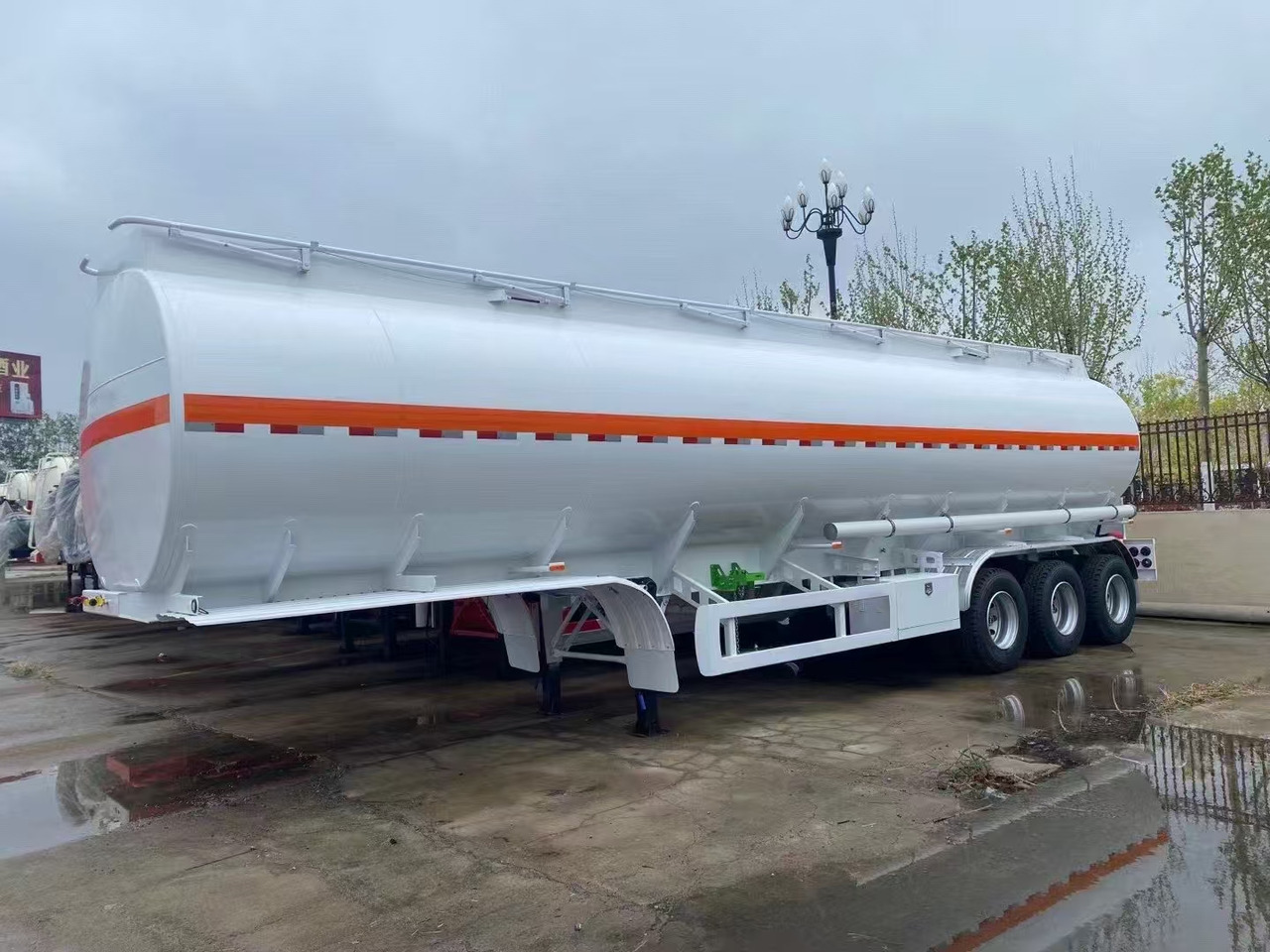 30,000–60,000 Liters Single or Multiple Compartments Customizable tank trailers available - Cisternový návěs: obrázek 5 30,000–60,000 Liters Single or Multiple Compartments Customizable tank trailers available - Cisternový návěs: obrázek 5