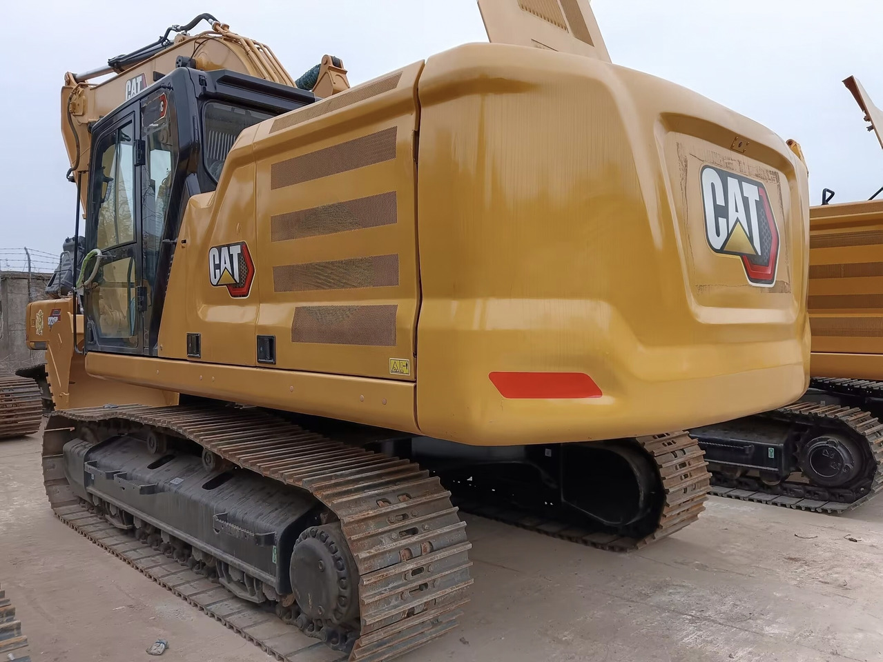 Pásové rýpadlo CAT 330GC: obrázek 1