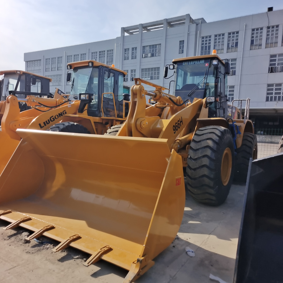 CAT 966H - Kolový nakladač: obrázek 2 CAT 966H - Kolový nakladač: obrázek 2