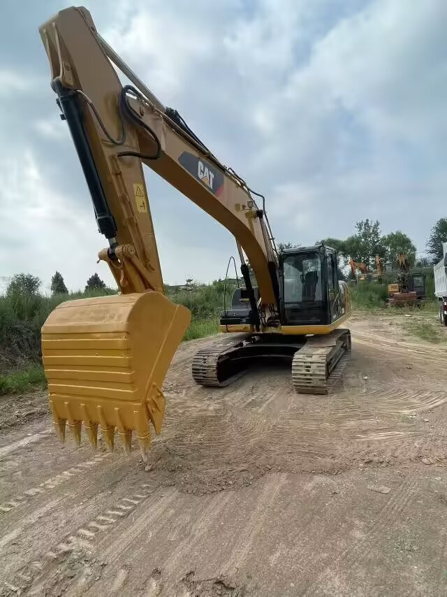CATERPILLAR 320D2 L CAT 320D - Pásové rýpadlo: obrázek 3 CATERPILLAR 320D2 L CAT 320D - Pásové rýpadlo: obrázek 3