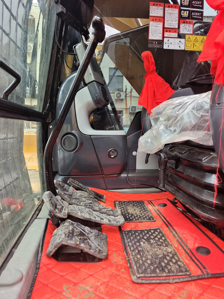 CATERPILLAR 320D2L WITH 3 CAMERAS - Pásové rýpadlo: obrázek 4 CATERPILLAR 320D2L WITH 3 CAMERAS - Pásové rýpadlo: obrázek 4