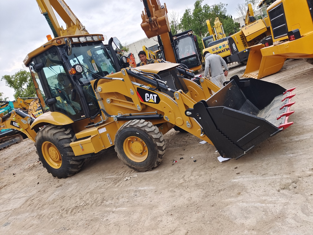 CATERPILLAR 420F 420F2 CAT 100% NEW - Rýpadlo-nakladač: obrázek 4 CATERPILLAR 420F 420F2 CAT 100% NEW - Rýpadlo-nakladač: obrázek 4