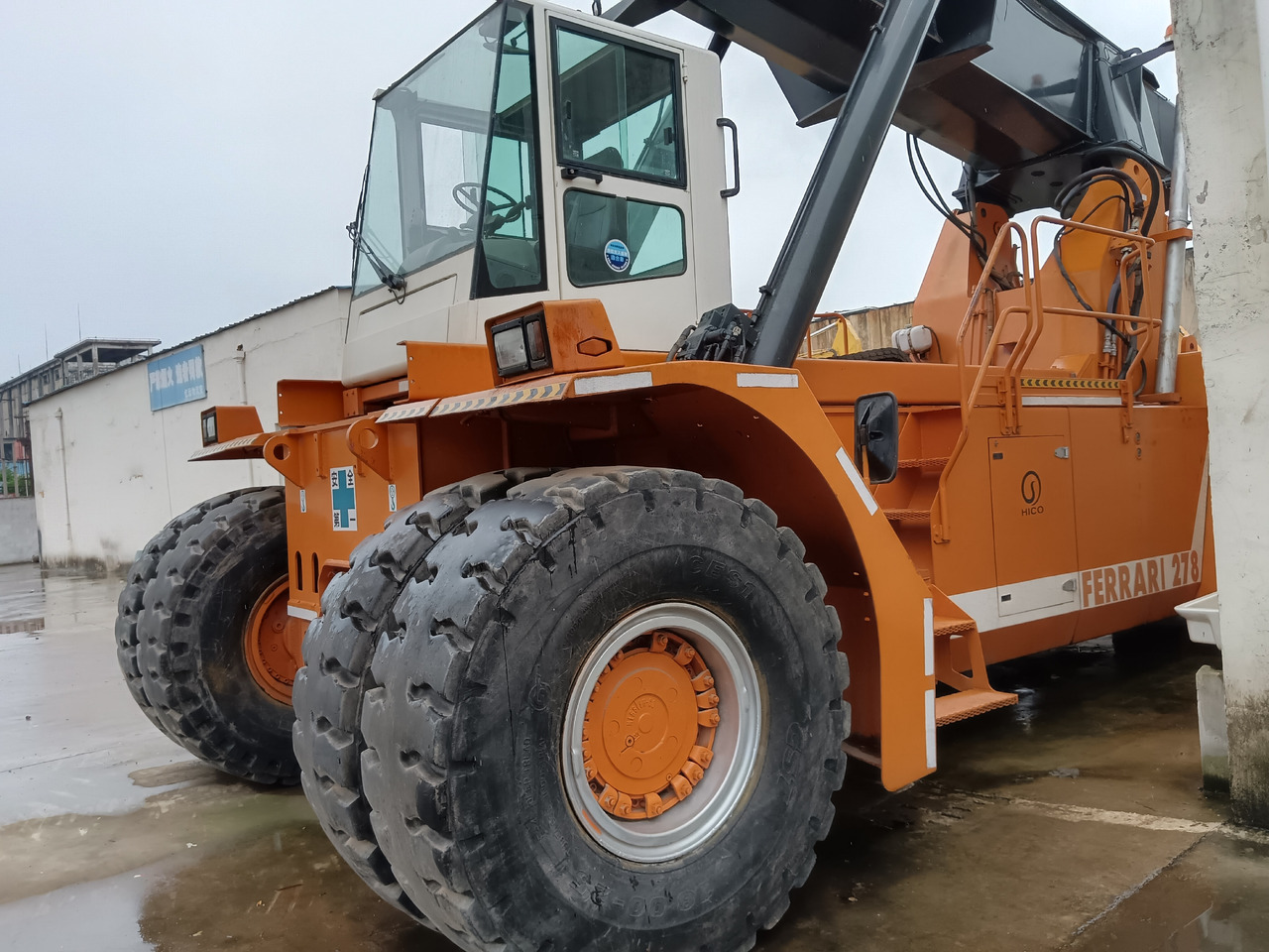 CVS FERRARRI 278 F278.6 - Reach stacker: obrázek 4 CVS FERRARRI 278 F278.6 - Reach stacker: obrázek 4