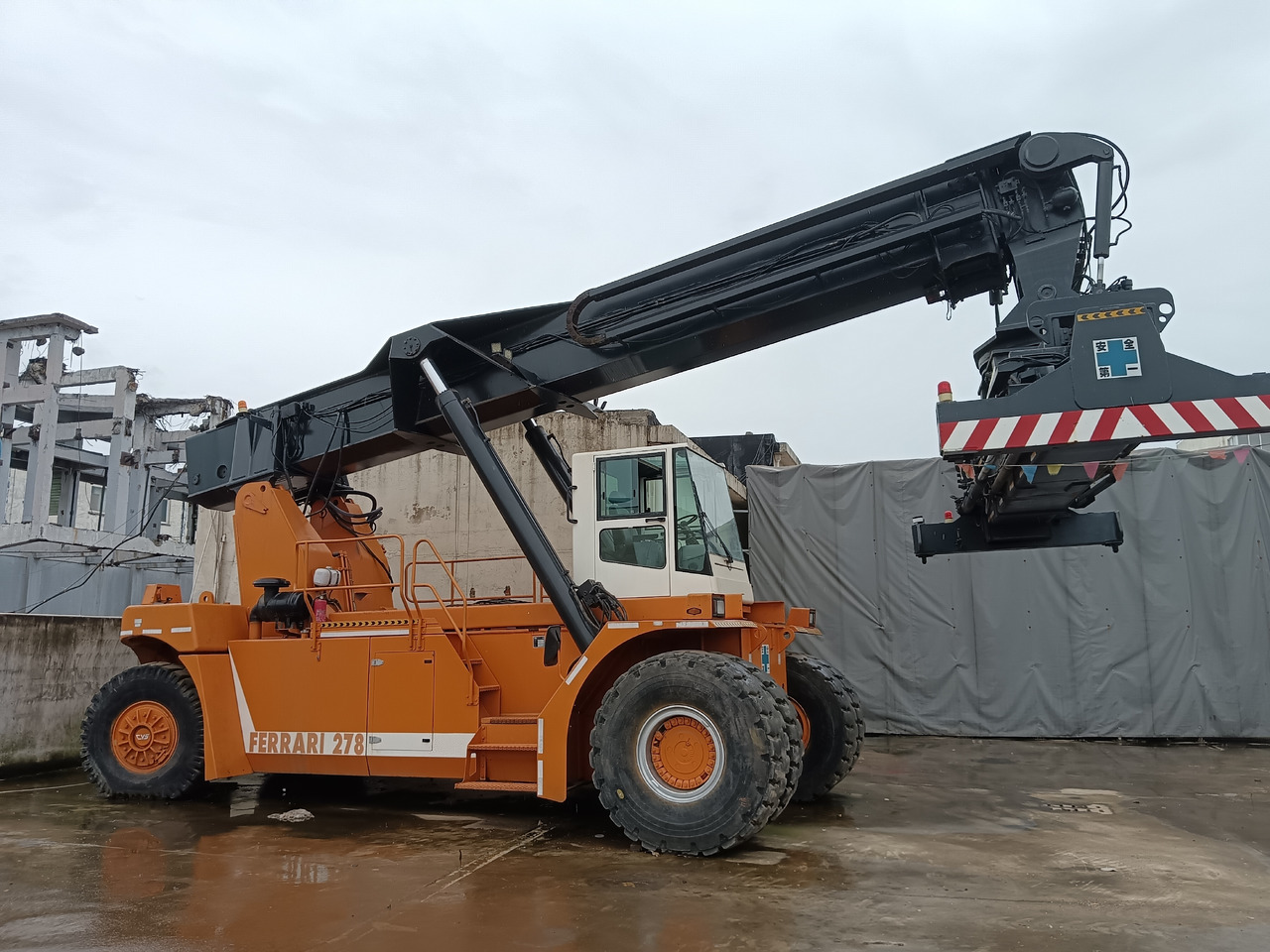 CVS FERRARRI 278 Ferrarri F278.6 - Reach stacker: obrázek 1 CVS FERRARRI 278 Ferrarri F278.6 - Reach stacker: obrázek 1