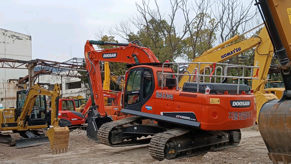 DOOSAN DX225 LC - Pásové rýpadlo: obrázek 2 DOOSAN DX225 LC - Pásové rýpadlo: obrázek 2
