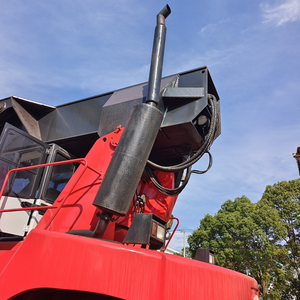 FANTUZZI CS 45 KMHD 45 TON CONTAINER REACH CRANE - Reach stacker: obrázek 5 FANTUZZI CS 45 KMHD 45 TON CONTAINER REACH CRANE - Reach stacker: obrázek 5