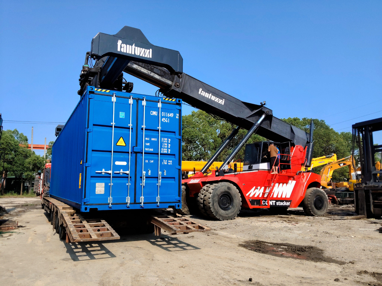 FANTUZZI CS45KM 45 TON REACH STACKER - Reach stacker: obrázek 3 FANTUZZI CS45KM 45 TON REACH STACKER - Reach stacker: obrázek 3