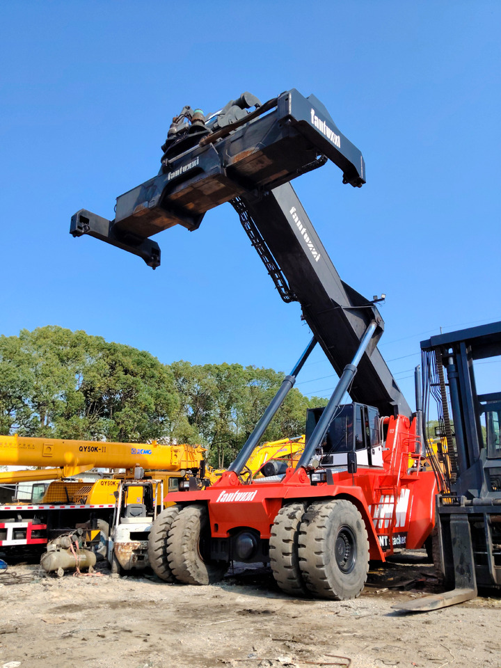 FANTUZZI CS45KM - Reach stacker: obrázek 4 FANTUZZI CS45KM - Reach stacker: obrázek 4