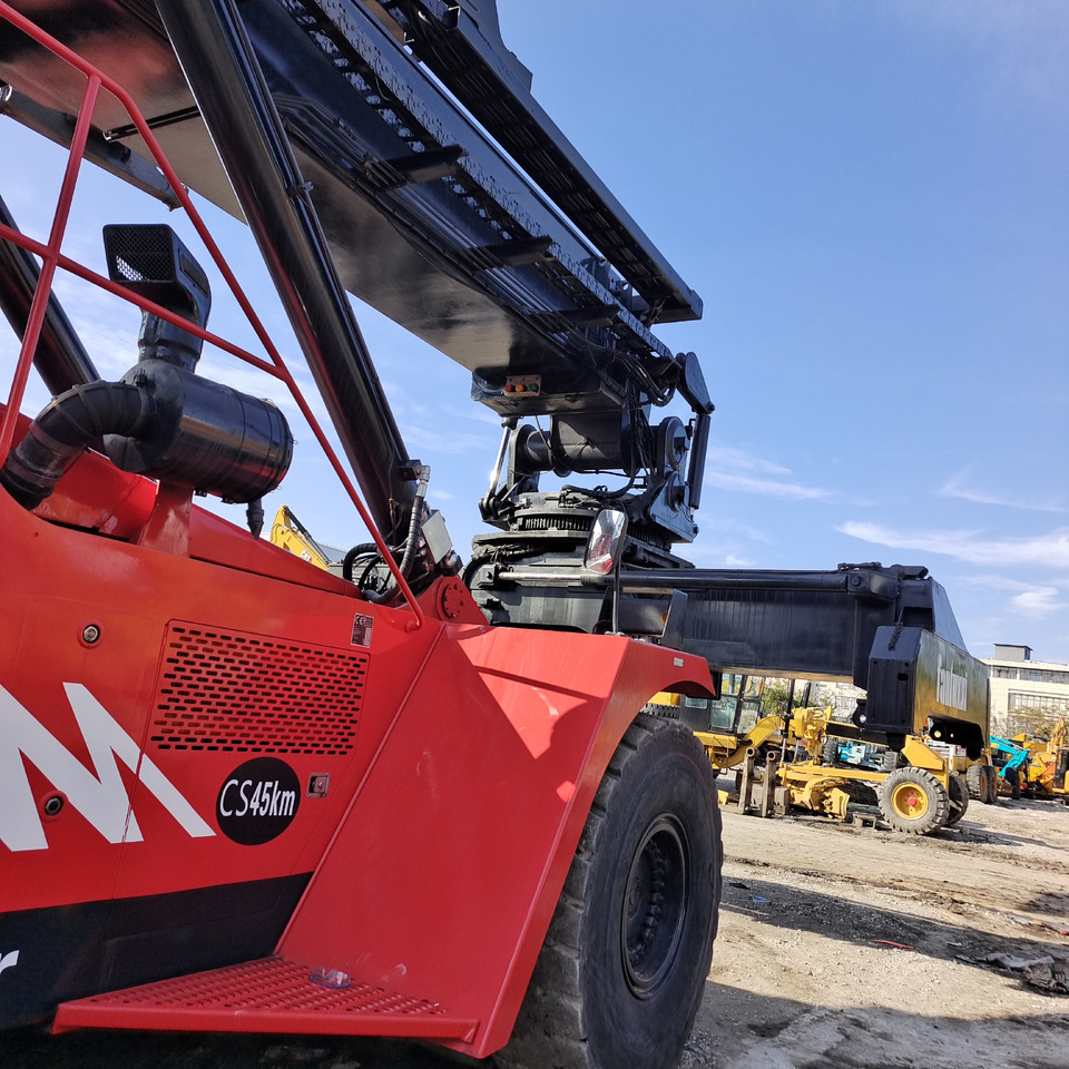 FANTUZZI CS45KMHD 45 TON REACH STACKER - Reach stacker: obrázek 5 FANTUZZI CS45KMHD 45 TON REACH STACKER - Reach stacker: obrázek 5