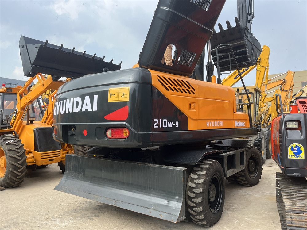 HYUNDAI 210W-9 210W - 9T 9S - Kolesové rýpadlo: obrázek 2 HYUNDAI 210W-9 210W - 9T 9S - Kolesové rýpadlo: obrázek 2