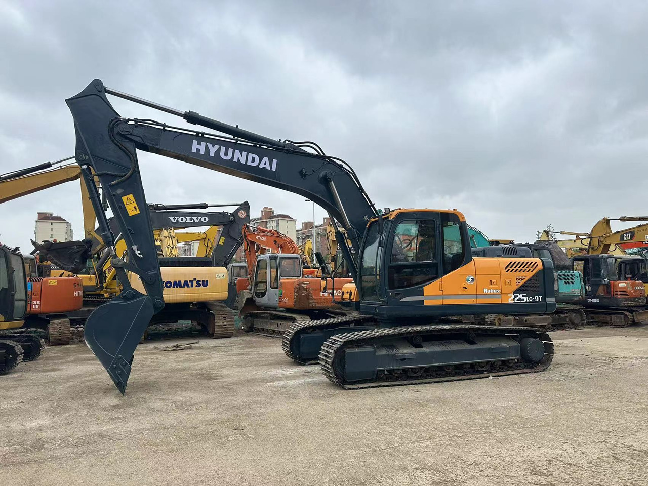 HYUNDAI R 225LC - 9T - Pásové rýpadlo: obrázek 3 HYUNDAI R 225LC - 9T - Pásové rýpadlo: obrázek 3