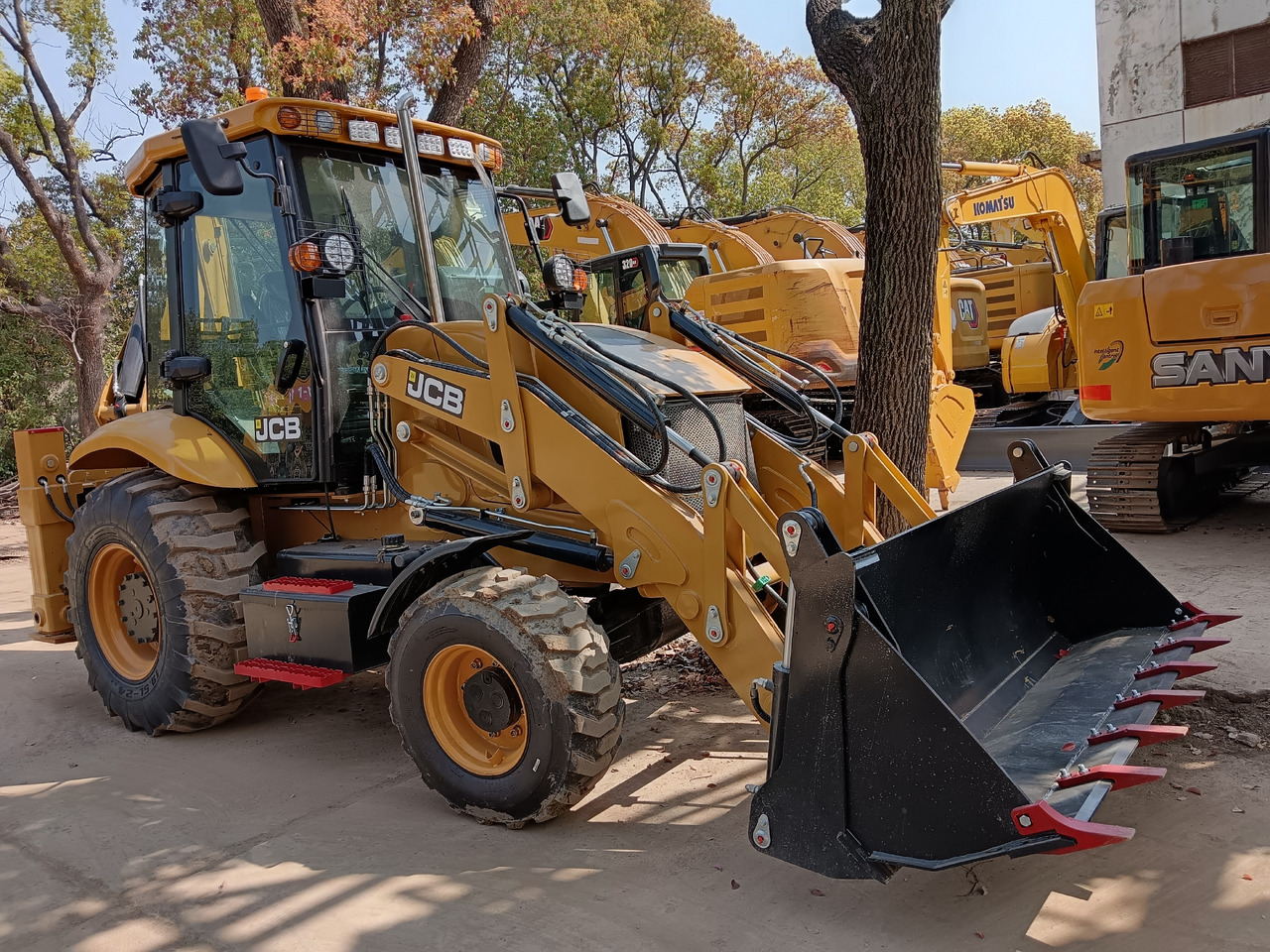 JCB 3CX 4CX 4*4 - Rýpadlo-nakladač: obrázek 4 JCB 3CX 4CX 4*4 - Rýpadlo-nakladač: obrázek 4