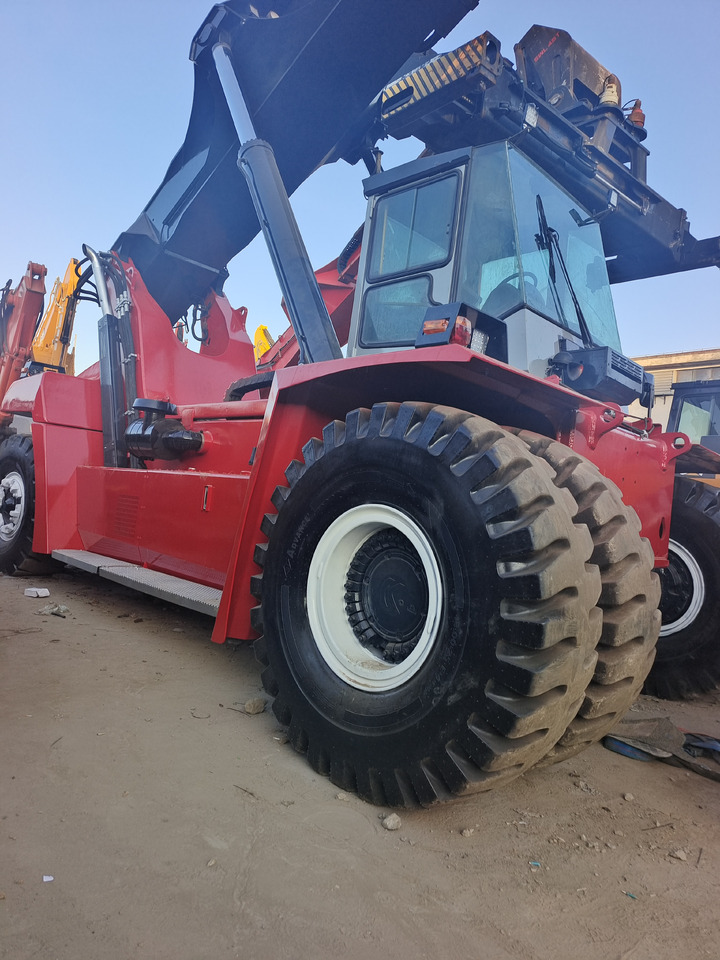 KALMAR DRF 450 45 TON REACH STACKER - Reach stacker: obrázek 2 KALMAR DRF 450 45 TON REACH STACKER - Reach stacker: obrázek 2