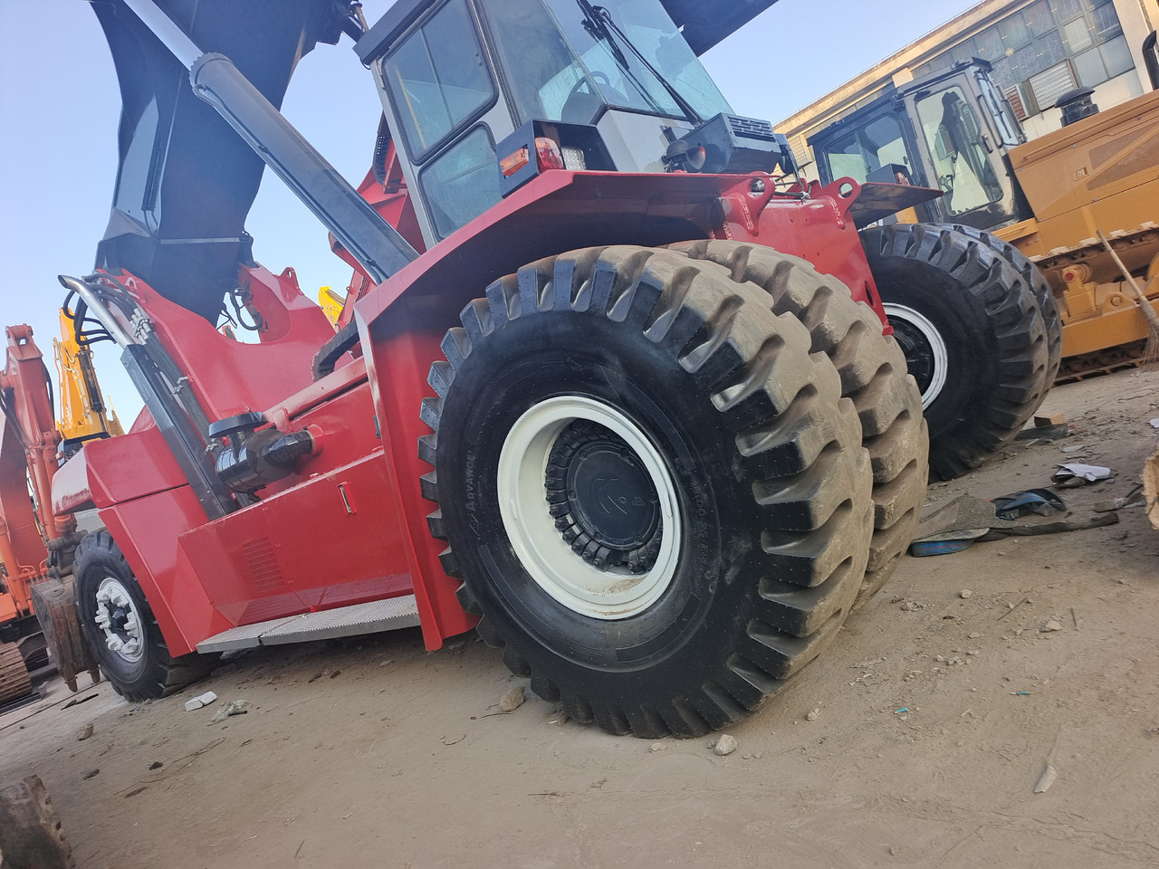 KALMAR DRF 450 45 TON REACH STACKER - Reach stacker: obrázek 1 KALMAR DRF 450 45 TON REACH STACKER - Reach stacker: obrázek 1