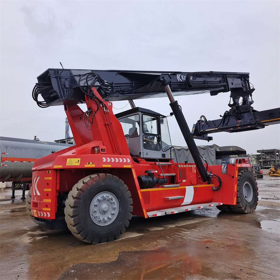 KALMAR DRF 450 - Reach stacker: obrázek 5 KALMAR DRF 450 - Reach stacker: obrázek 5