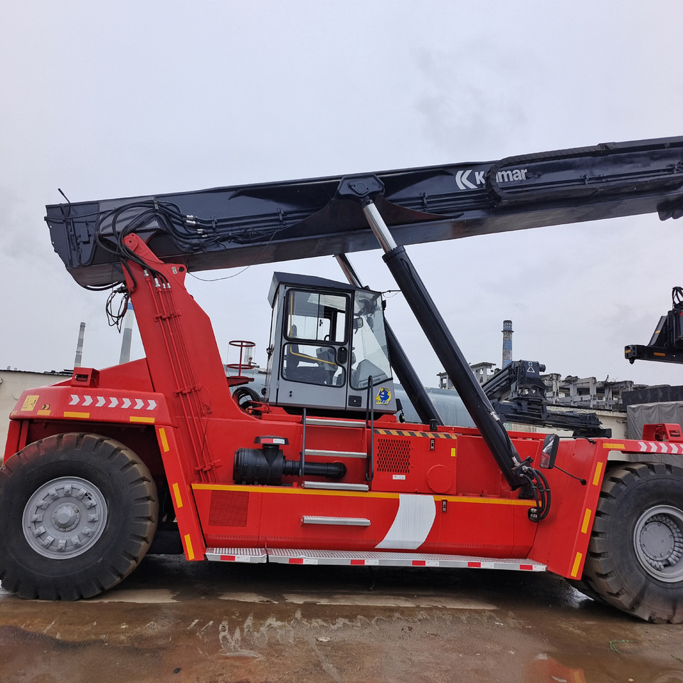 KALMAR DRF450 - Reach stacker: obrázek 1 KALMAR DRF450 - Reach stacker: obrázek 1