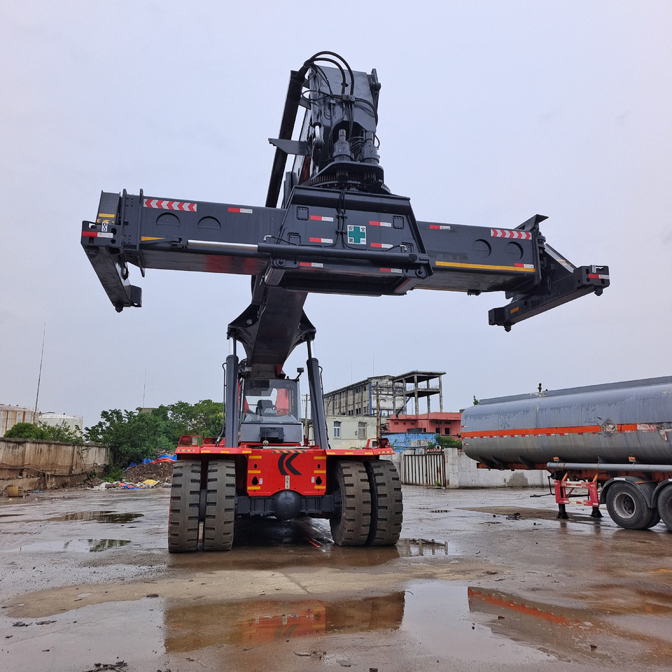 KALMAR DRF450 - Reach stacker: obrázek 2 KALMAR DRF450 - Reach stacker: obrázek 2