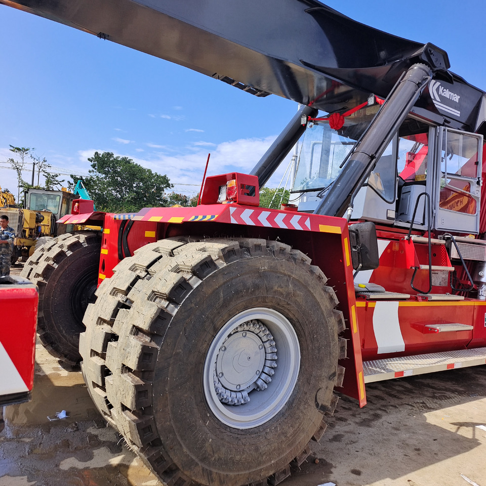 KALMAR DRF450 DRT DRU 45 TON - Reach stacker: obrázek 5 KALMAR DRF450 DRT DRU 45 TON - Reach stacker: obrázek 5