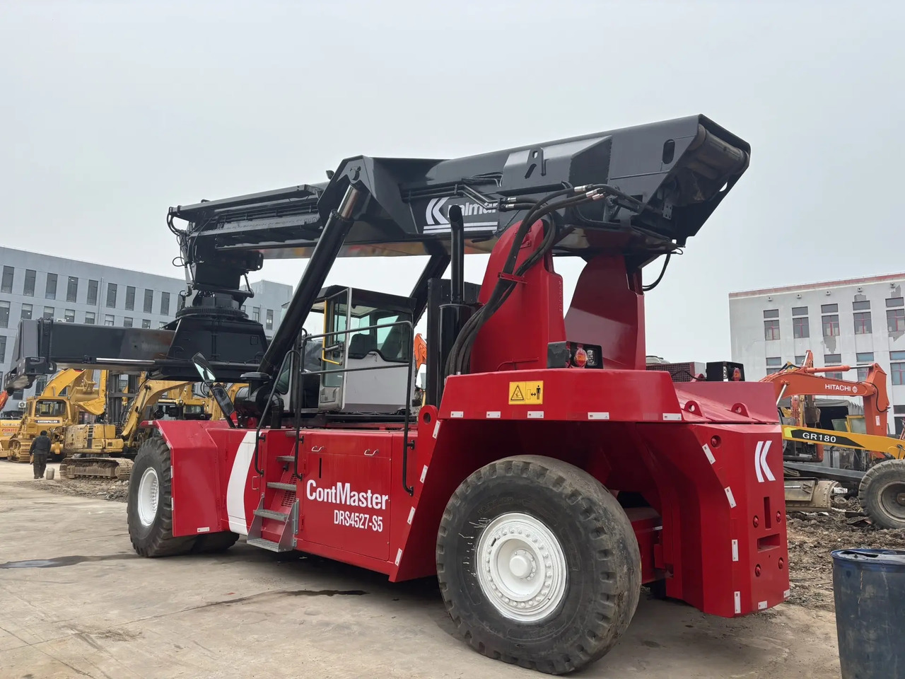 KALMAR DRS 4527 - S5 DRF450 DRT 450 45TON CONTAINER HANDLER - Reach stacker: obrázek 3 KALMAR DRS 4527 - S5 DRF450 DRT 450 45TON CONTAINER HANDLER - Reach stacker: obrázek 3