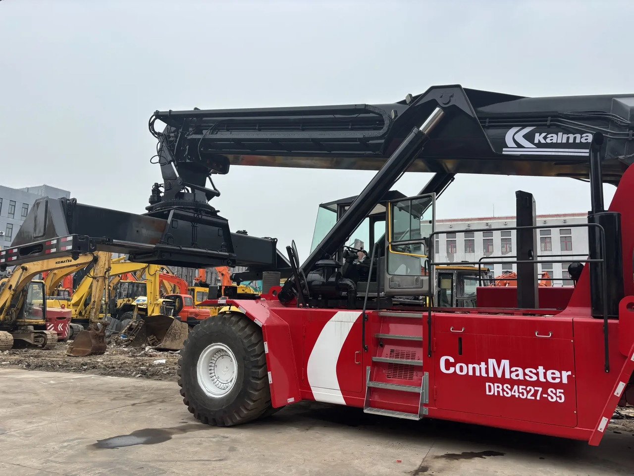KALMAR DRS 4527 - S5 DRF450 DRT 450 45TON CONTAINER HANDLER - Reach stacker: obrázek 4 KALMAR DRS 4527 - S5 DRF450 DRT 450 45TON CONTAINER HANDLER - Reach stacker: obrázek 4