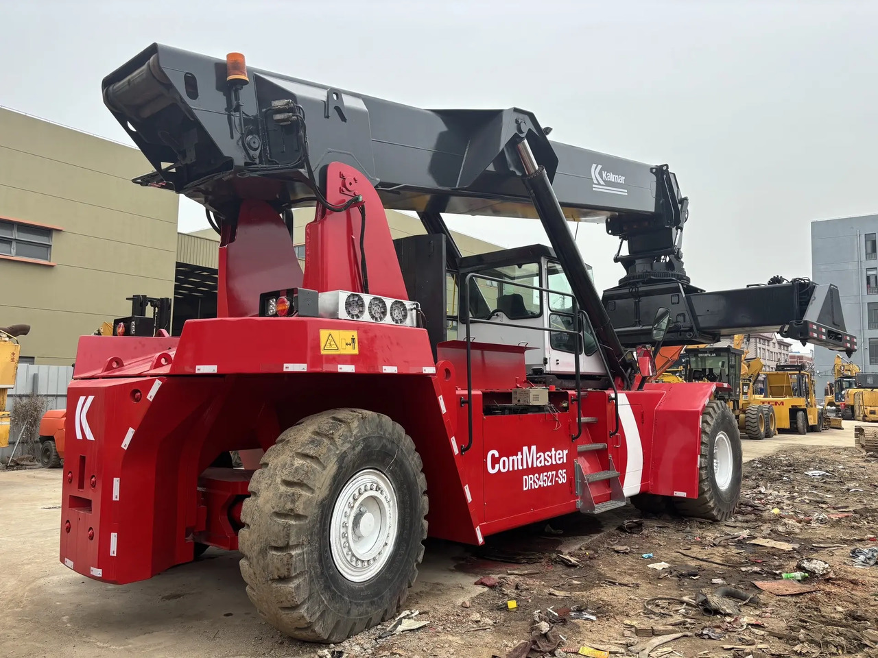 KALMAR DRS 4527 - S5 DRF450 DRT 450 45TON CONTAINER HANDLER - Reach stacker: obrázek 1 KALMAR DRS 4527 - S5 DRF450 DRT 450 45TON CONTAINER HANDLER - Reach stacker: obrázek 1