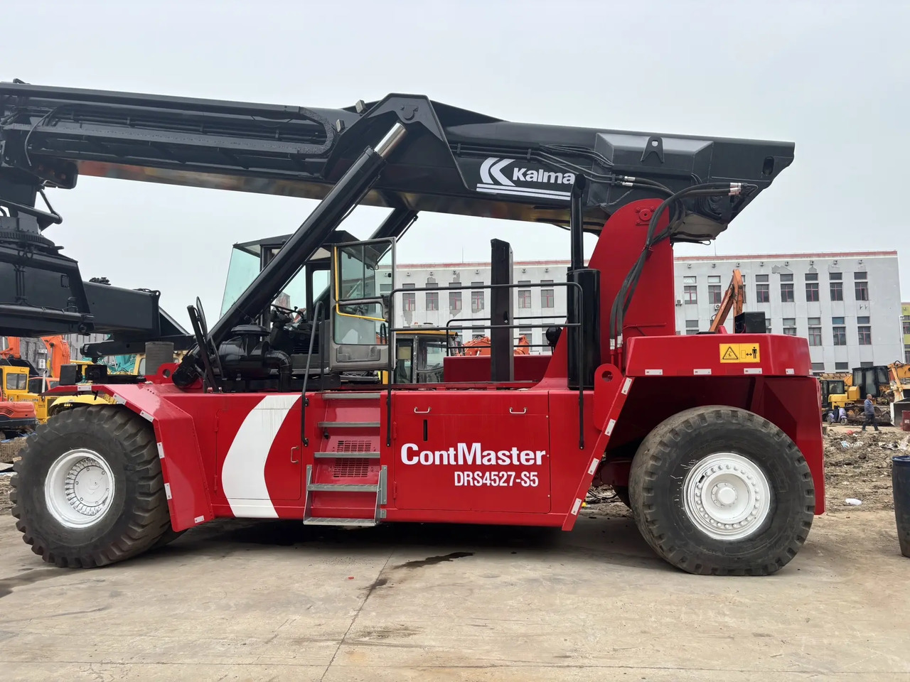 KALMAR DRS4527-S5 DRF450 DRD450 DRT450 - Kontejnerový manipulátor: obrázek 4 KALMAR DRS4527-S5 DRF450 DRD450 DRT450 - Kontejnerový manipulátor: obrázek 4